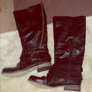 Woman’s size 6 1/2 Medium boots